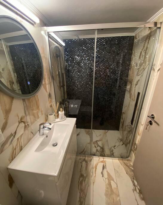 Hidden Gem Luxury Apartment